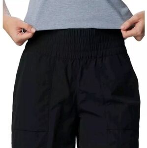 COLUMBIA Black Boundless Trek Shorts With Omni Shield Women's Size Med